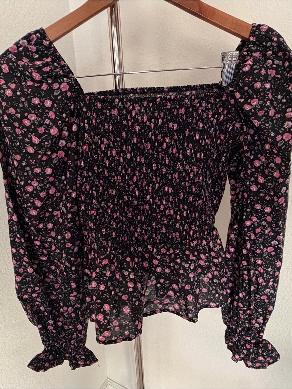 Smocked Long-Sleeve Smocked Floral Peplum Top - Black/Pink